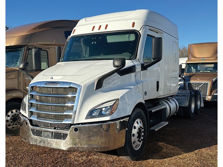 2021-freightliner-cascadia-116-image-1