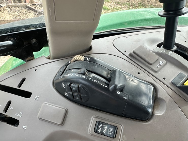 2011-john-deere-5090m-image-74