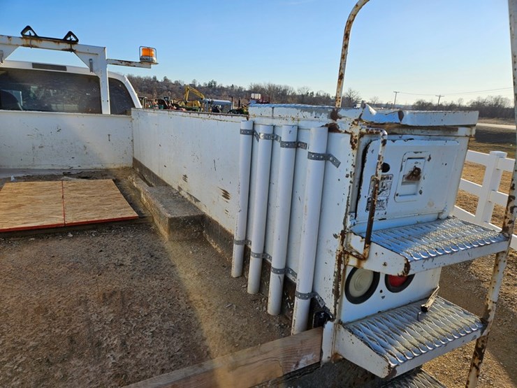 2003-ford-f550-image-12