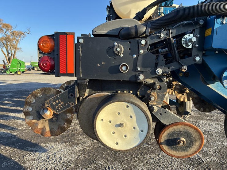 2010-kinze-3660-image-61