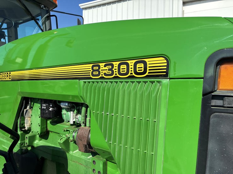 1995-john-deere-8300-image-18
