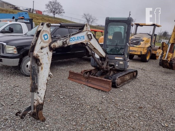 2011-bobcat-e35-image-35