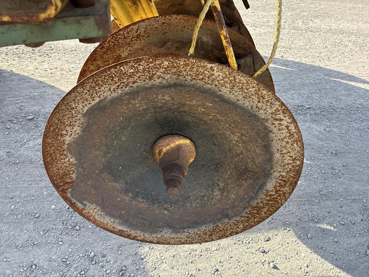 john-deere-220-image-17