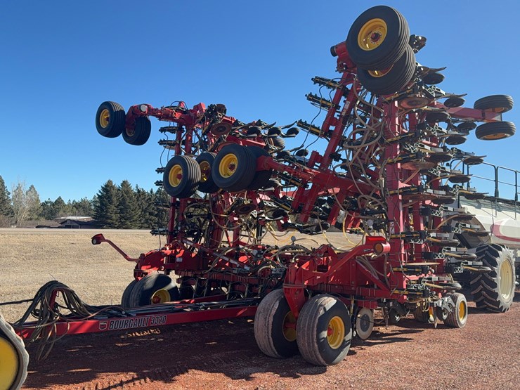 2014-bourgault-7700-image-35