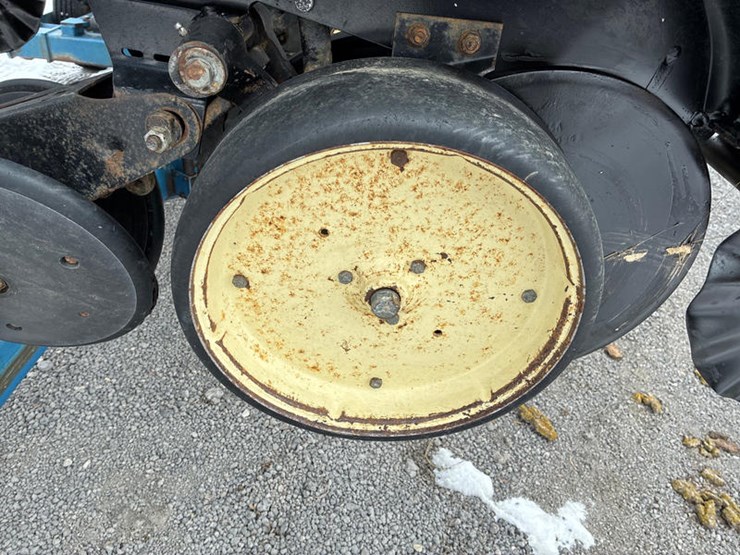 1997-kinze-2600-image-16