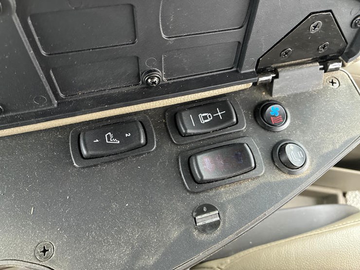 2021-john-deere-8rx-410-image-92