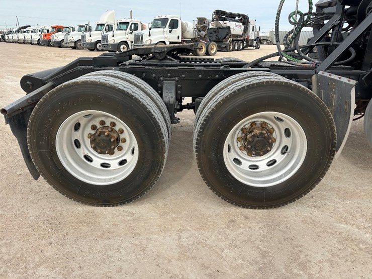 2013-peterbilt-367-image-4