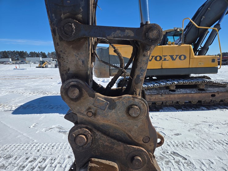 2016-deere-245g-lc-image-19