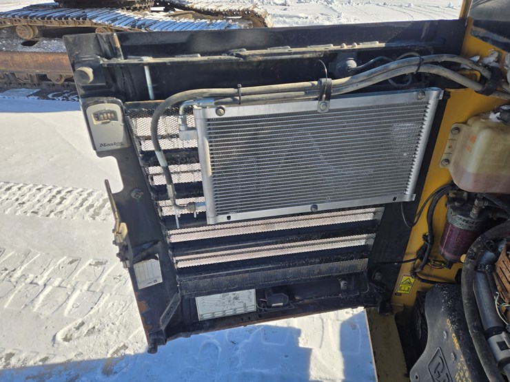 caterpillar-279d-image-37