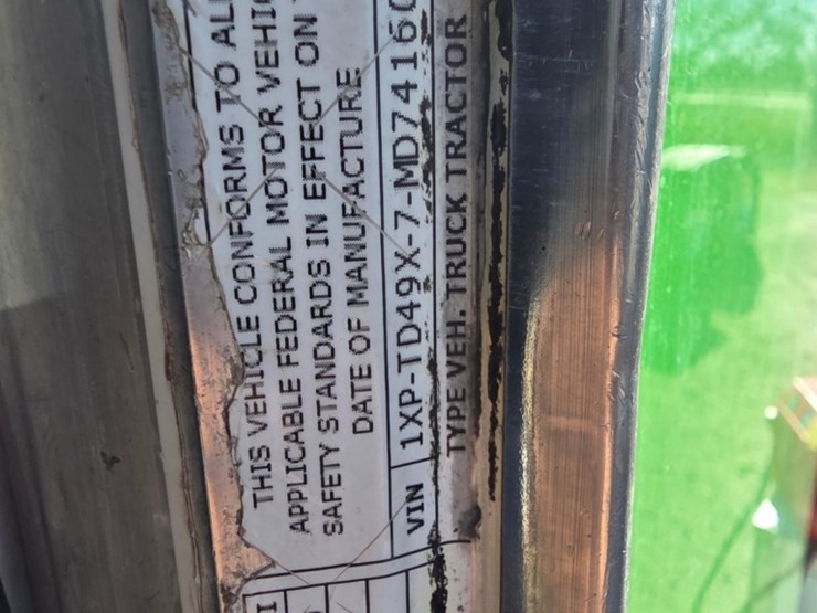 2021-peterbilt-367-image-1