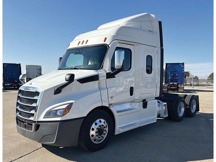 2022-freightliner-cascadia-116-image-2