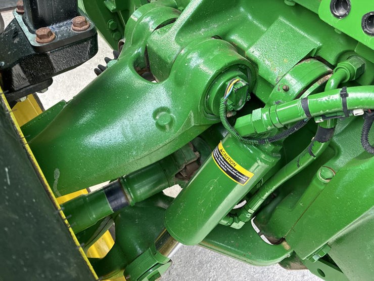 2012-john-deere-8260r-image-43