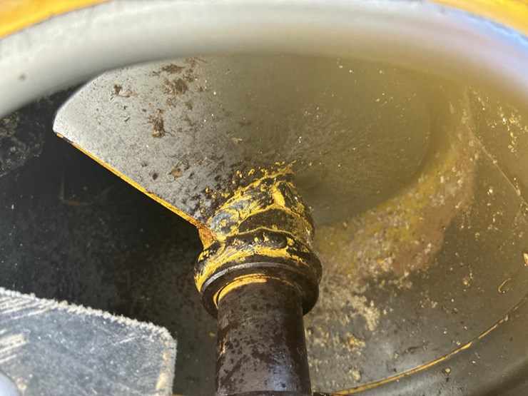 new-holland-tr89-image-69