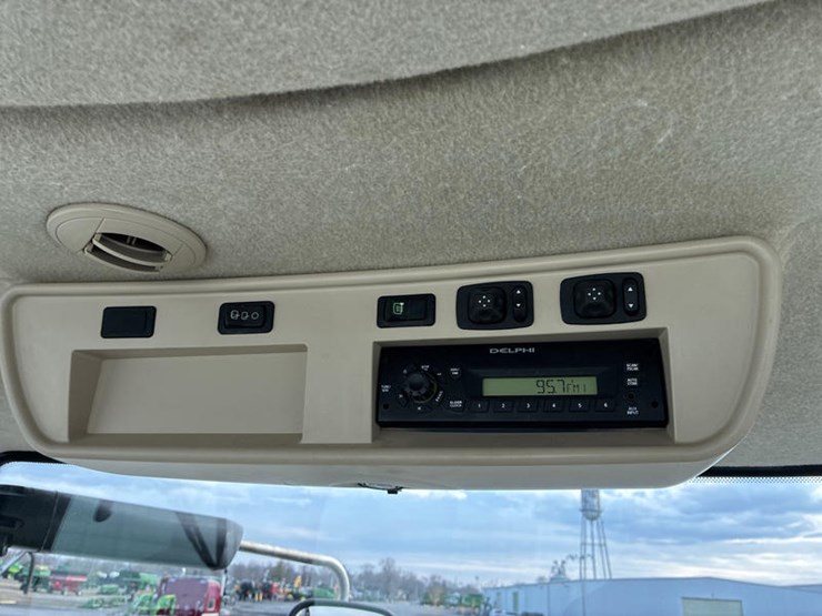 2012-john-deere-8260r-image-69