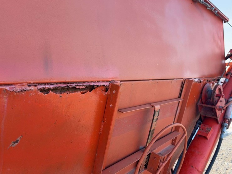 hopper-wagon-w-auger-image-19