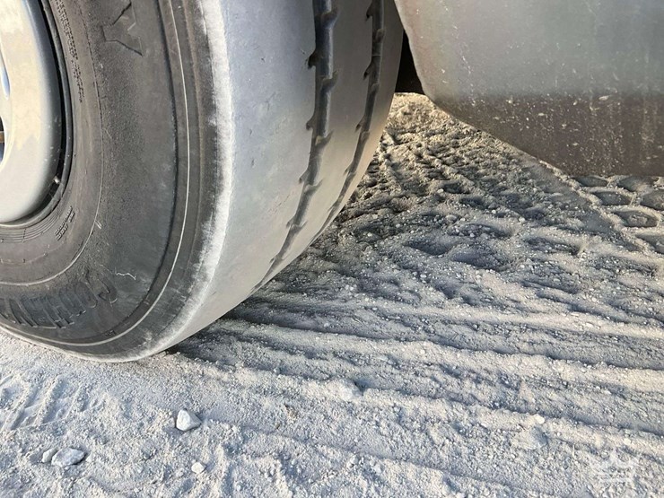 2018-johnston-c201-compact-street-sweeper-image-31