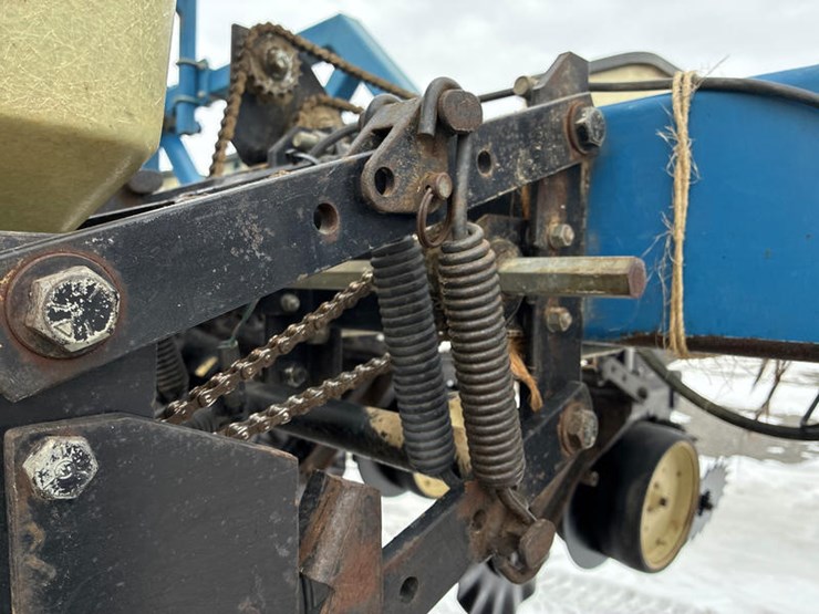 1997-kinze-2600-image-44