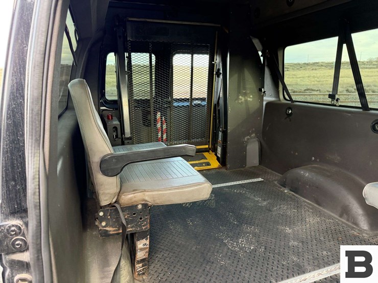 2014-ford-cargo-image-25