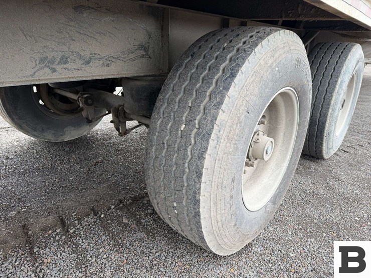 2000-neville-trailer-image-34