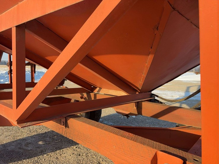 hopper-wagon-w-auger-image-13