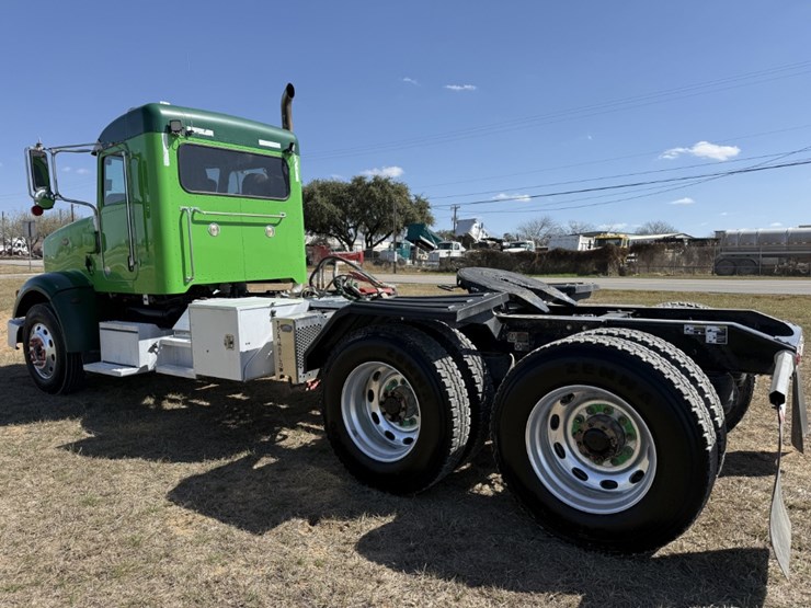 2021-peterbilt-367-image-7