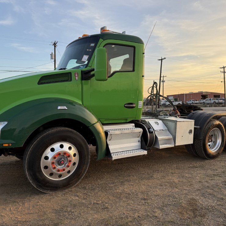 2019 KENWORTH T880