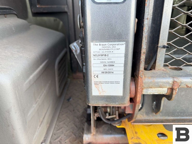 2014-ford-cargo-image-20