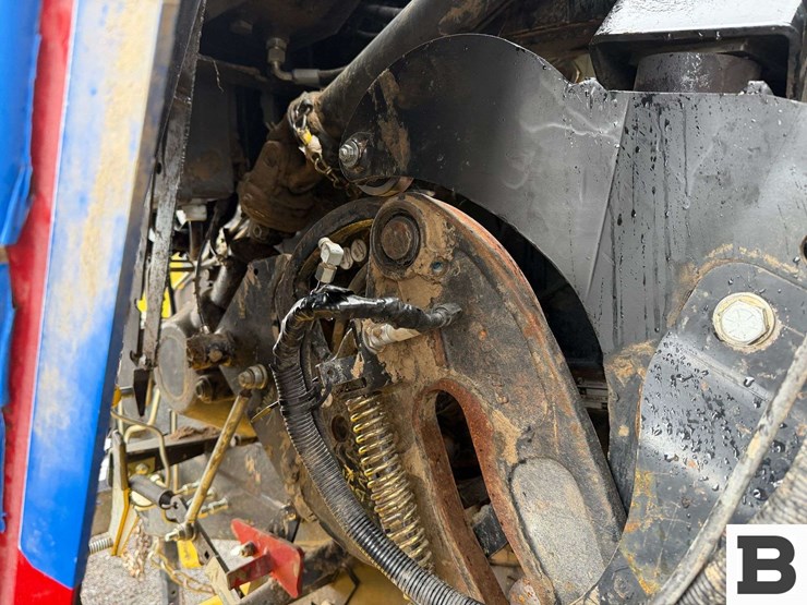 new-holland-340-image-29