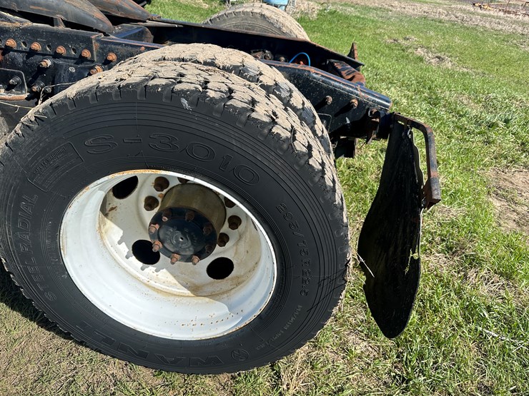 #40057-•-2001-freightliner-century-classic-s/t-t/a-daycab-truck-tractor-1fujbbbg41lh91794-image-6