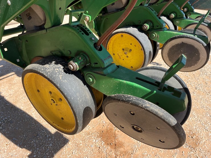 john-deere-7200-image-14