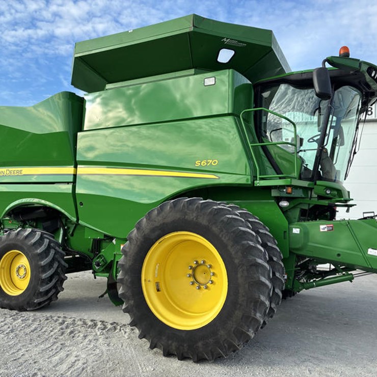 2015 JOHN DEERE S670