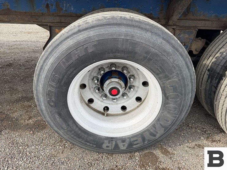 1993-utility-40'-image-19