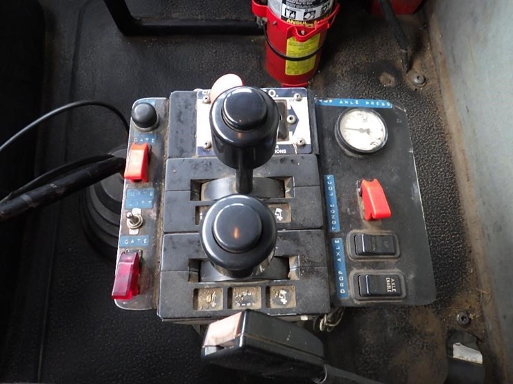 2007-international-7600-image-40