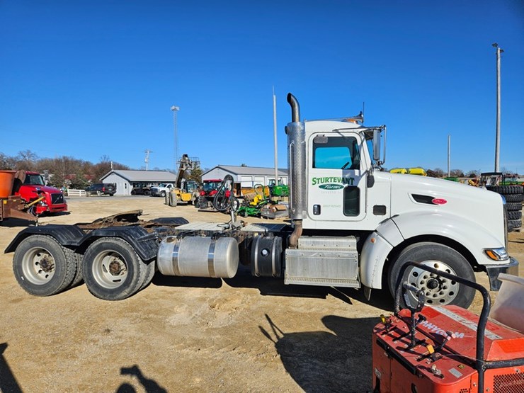 2011-peterbilt-386-image-9