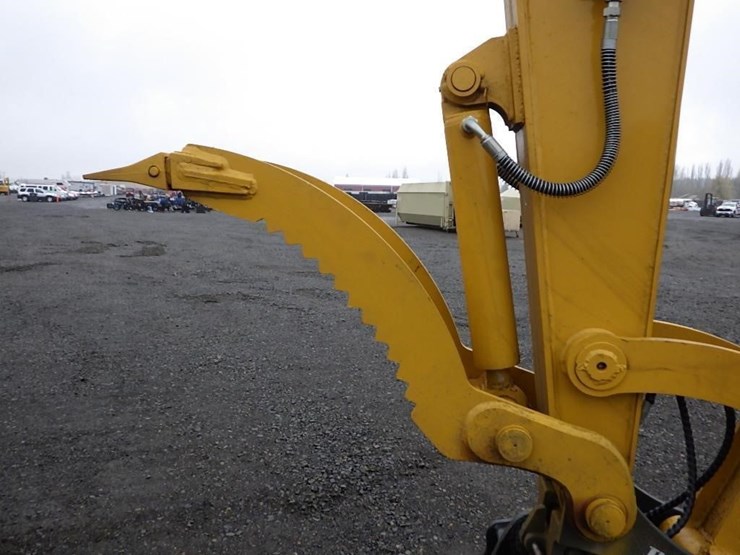 caterpillar-307.5-image-23