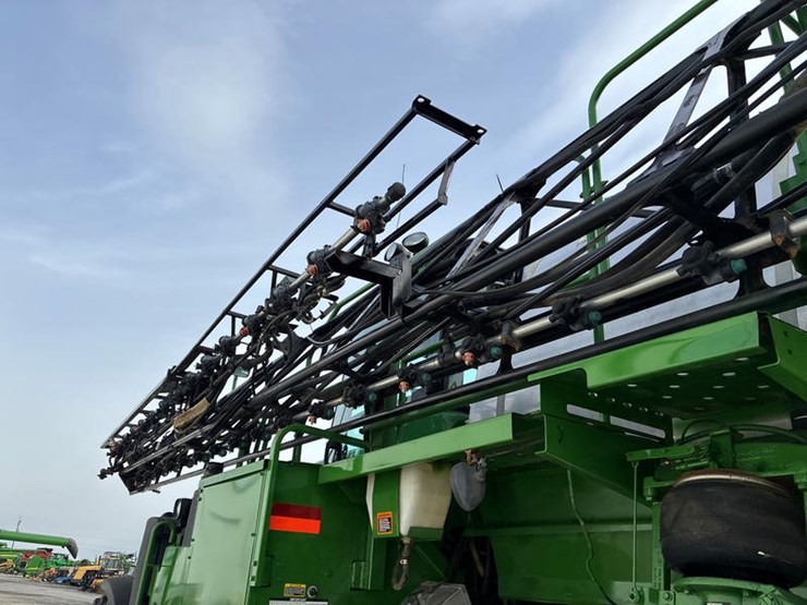 2014-john-deere-4830-image-37