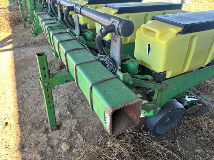 john-deere-8-image-37