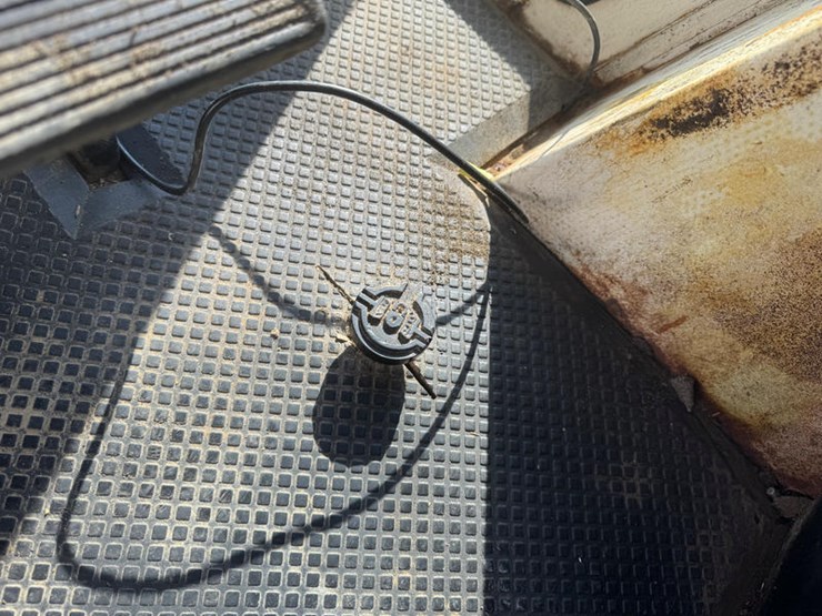 #5112-•-1983-case-2090-#8840728-image-31