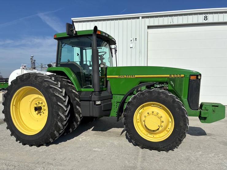 1995-john-deere-8300-image-3