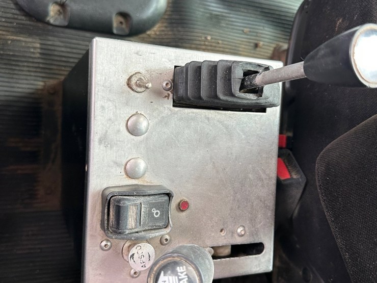 2013-peterbilt-367-image-13