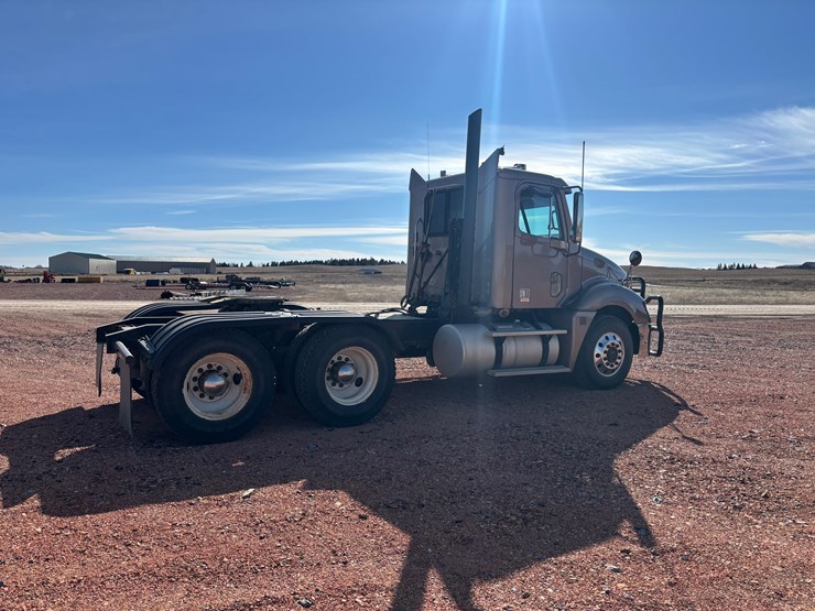 2009-freightliner-columbia-120-image-6