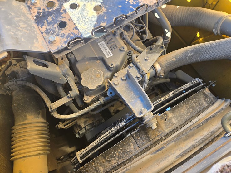 2016-deere-245g-lc-image-45