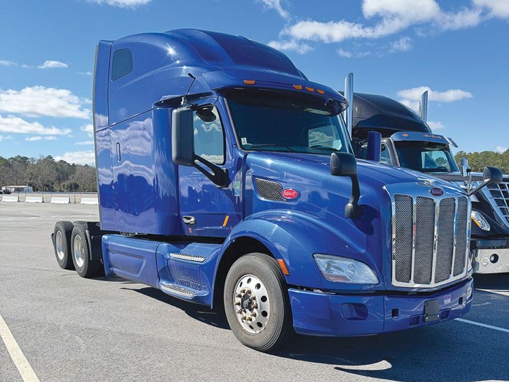 2021-peterbilt-579-image-1