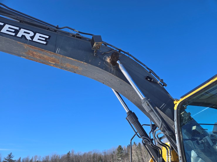 2016-deere-245g-lc-image-29