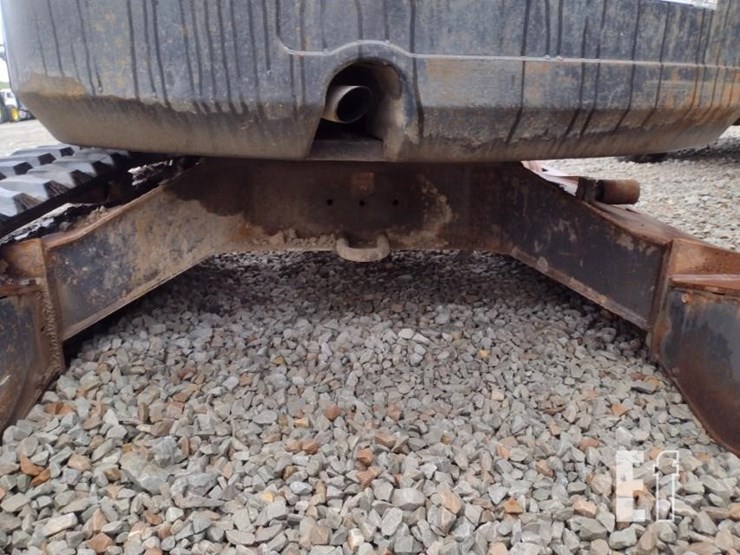 2011-bobcat-e35-image-24