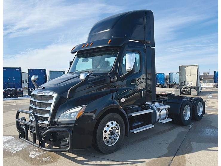 2022-freightliner-cascadia-116-image-1