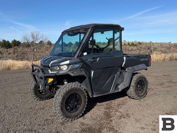 2023-can-am-defender-limited-hd10-atv-image-2