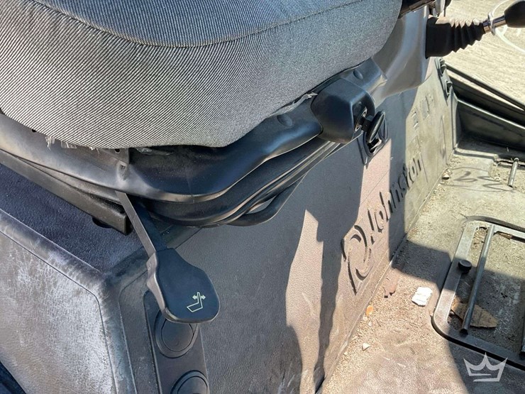 2018-johnston-c201-compact-street-sweeper-image-7