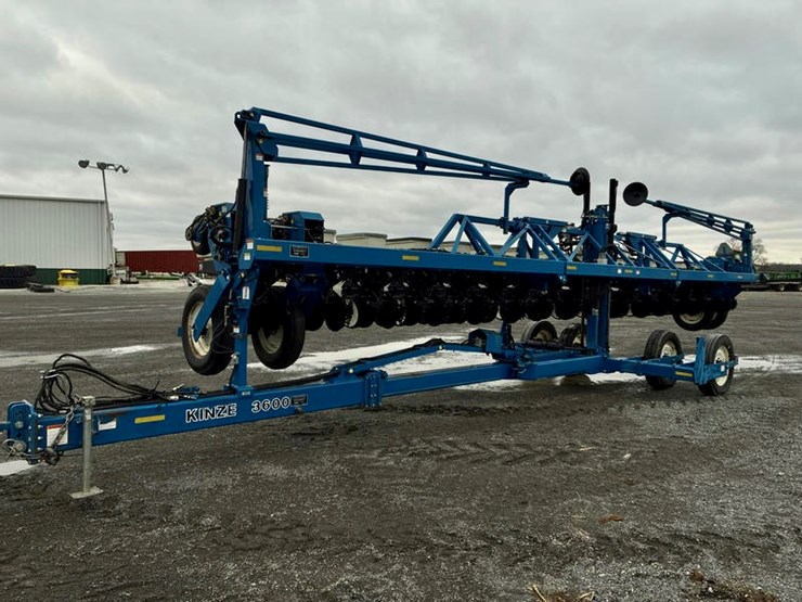 2010-kinze-3600-image-1