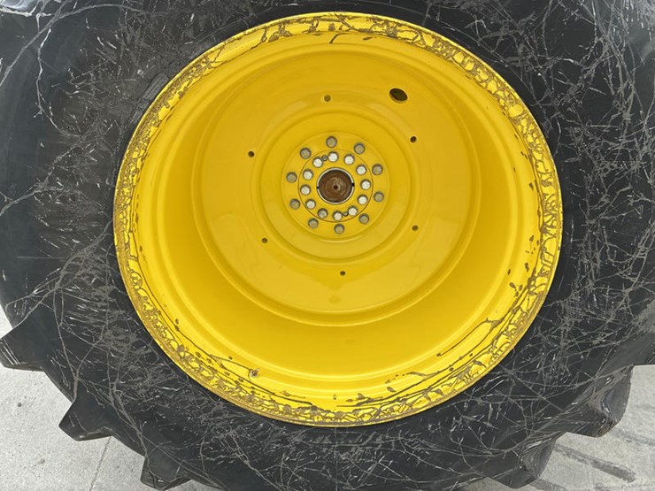 2025-john-deere-9r-590-image-48